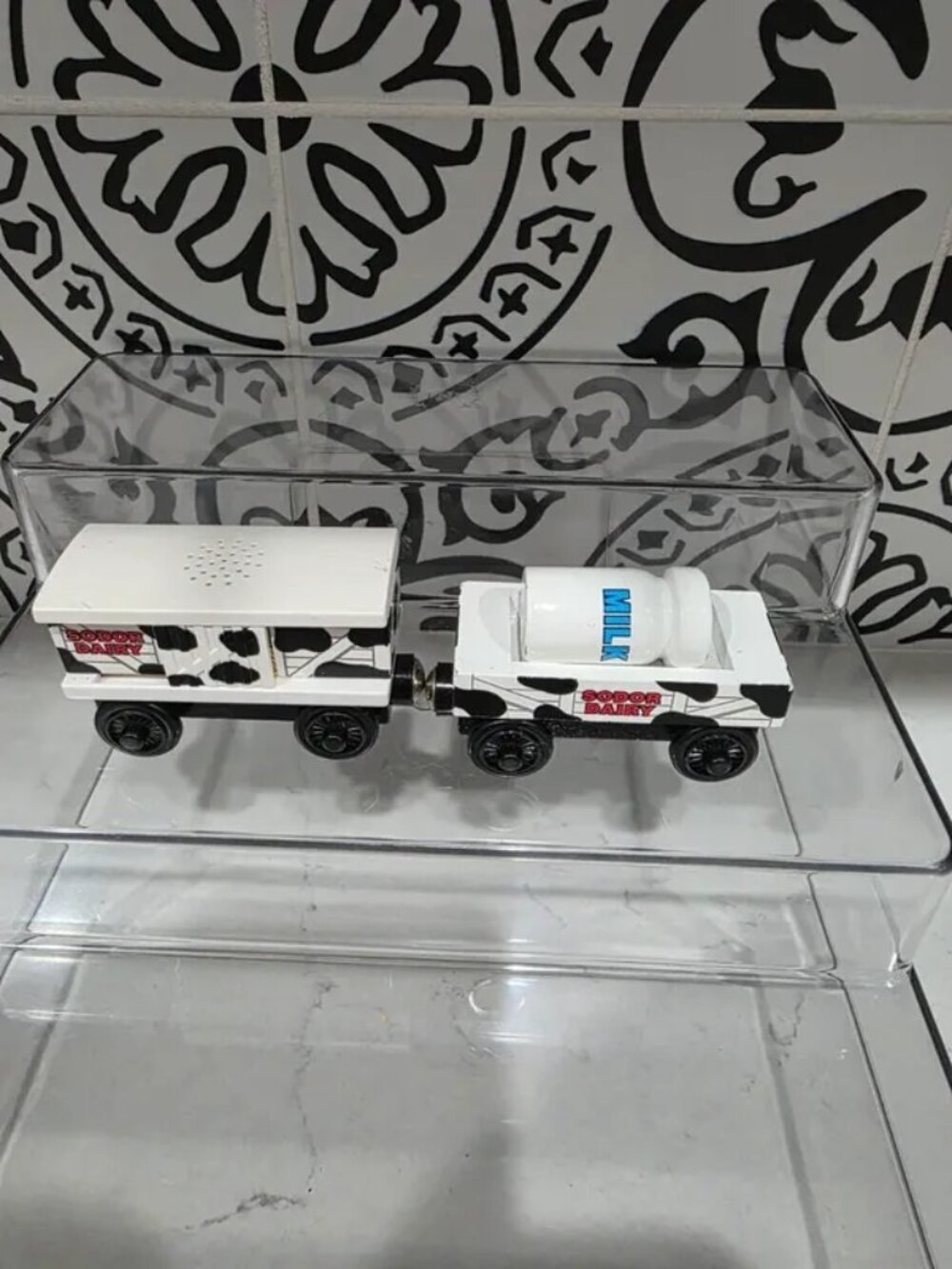 Vintage wooden Thomas & Friends Sodor Dairy and Cow Train Cars Works